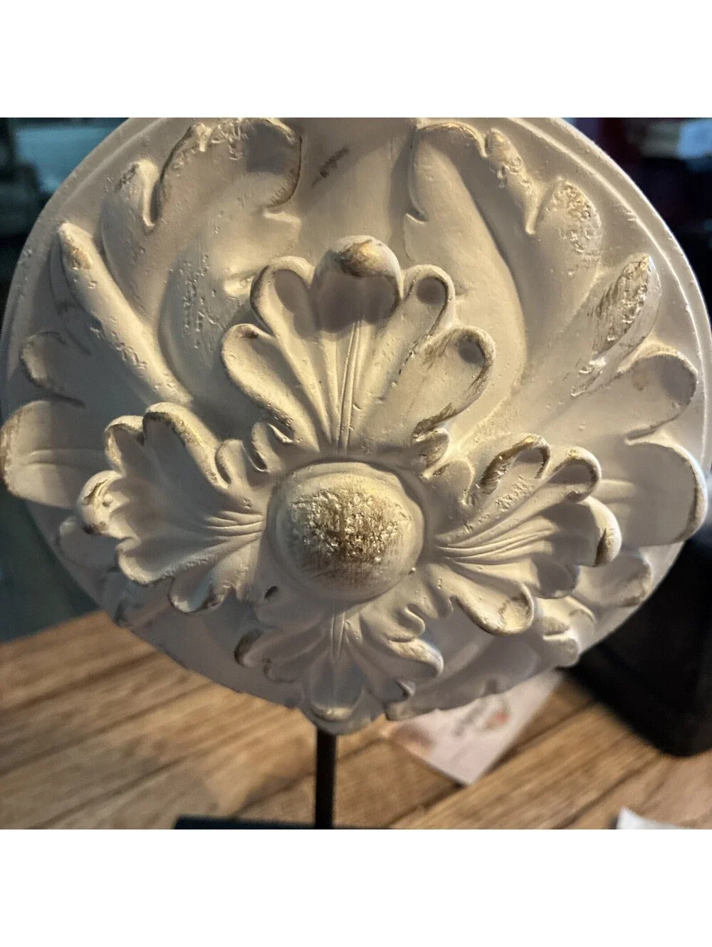 Ornate Acanthus leaf medalion table top display
